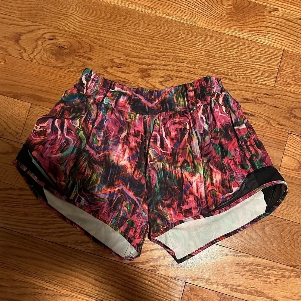 Lululemon hotty hot shorts - Picture 4 of 5